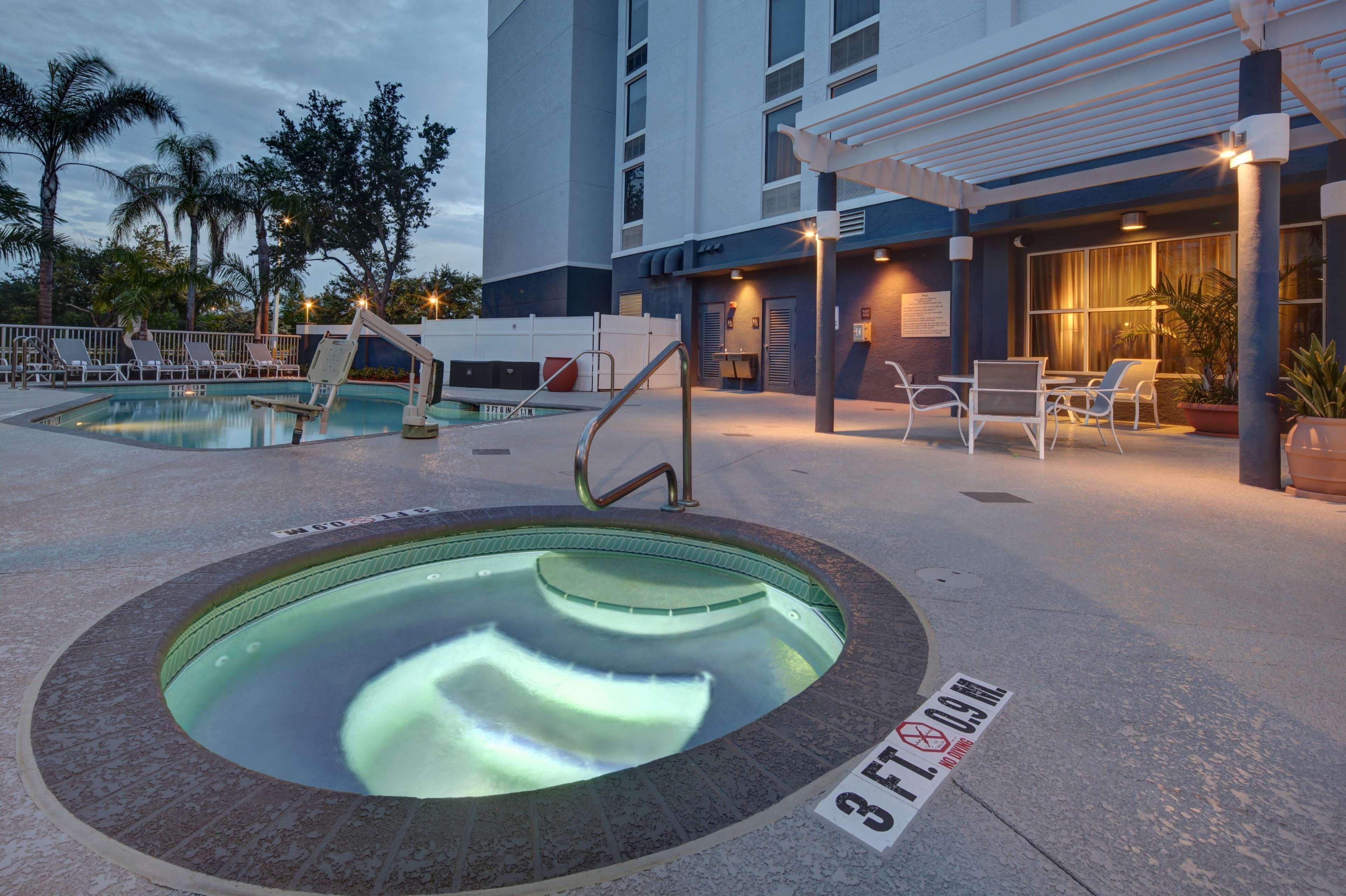Hampton Inn Пемброук Пайнс Екстериор снимка