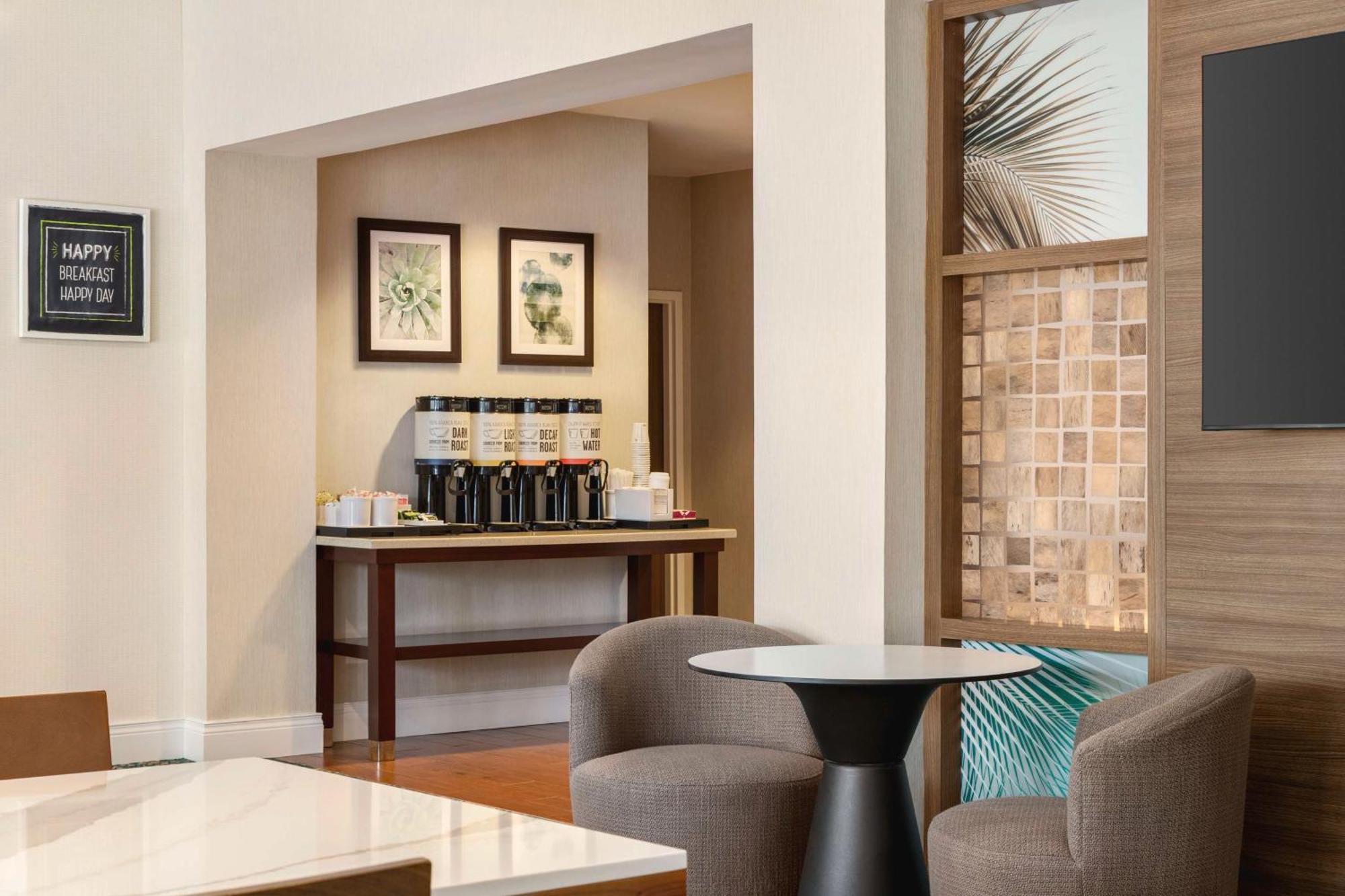 Hampton Inn Пемброук Пайнс Екстериор снимка