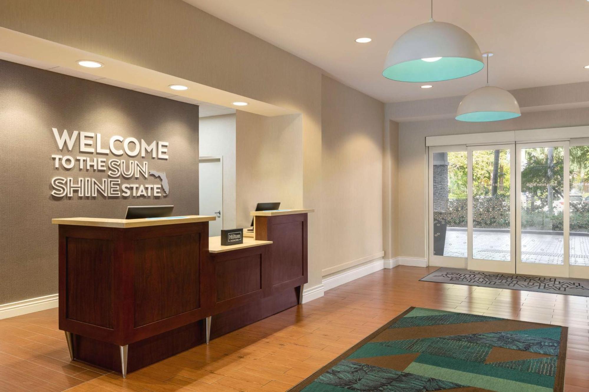 Hampton Inn Пемброук Пайнс Екстериор снимка