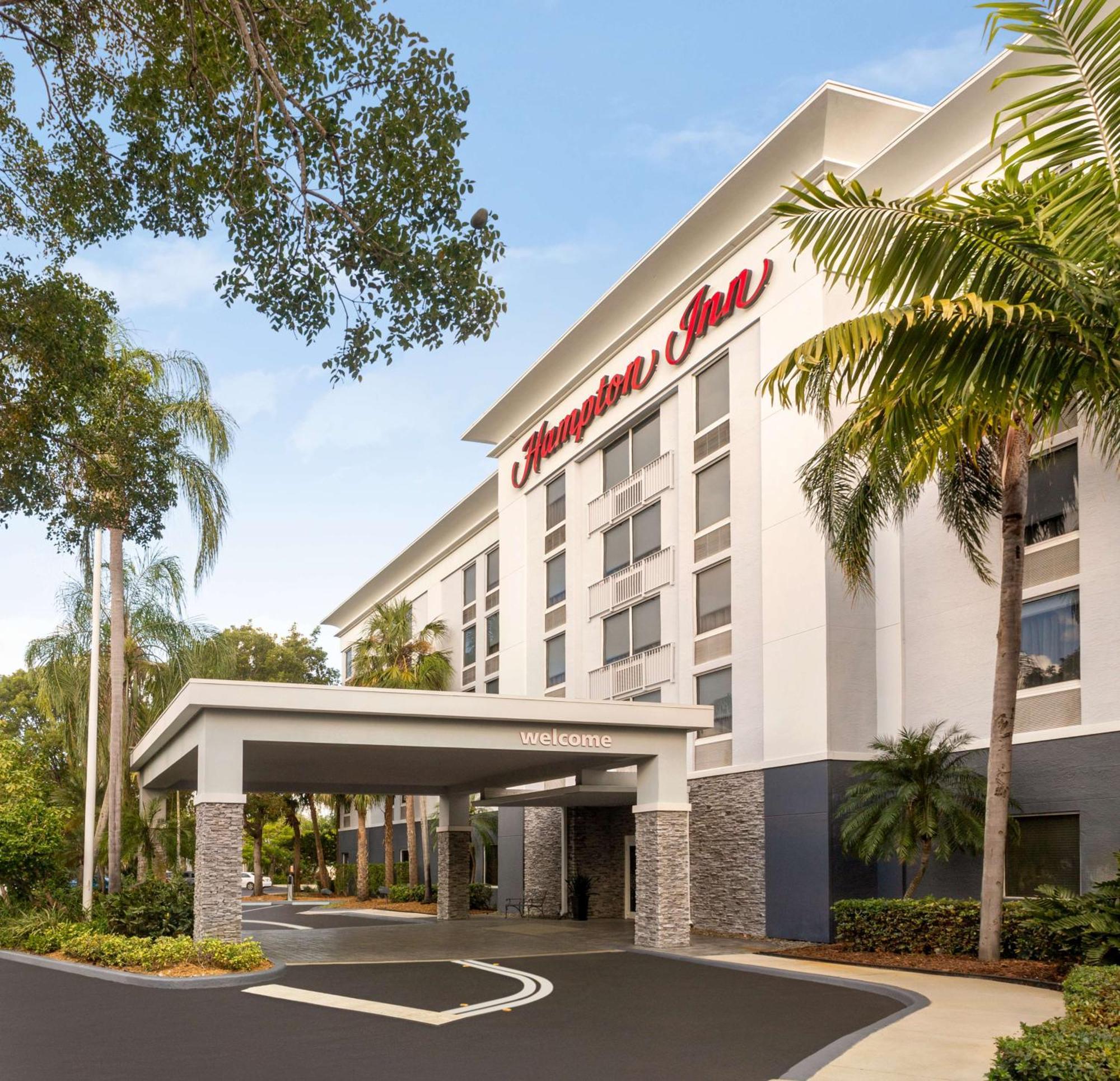 Hampton Inn Пемброук Пайнс Екстериор снимка