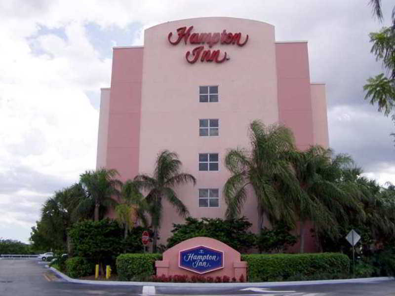 Hampton Inn Пемброук Пайнс Екстериор снимка
